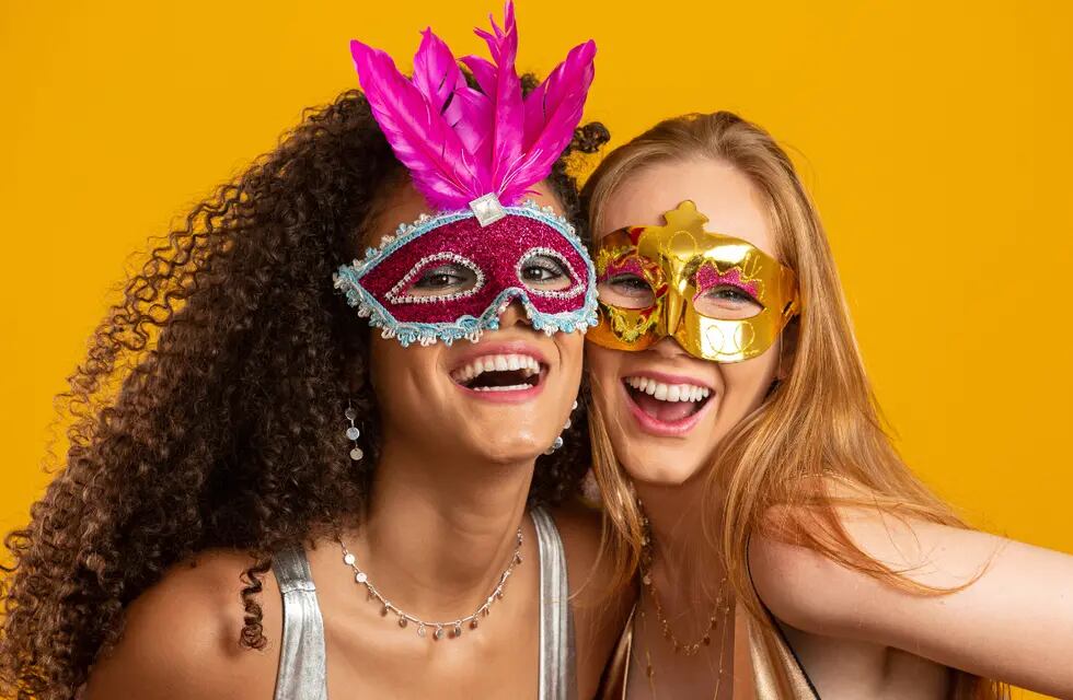 ¡Destacá en la fiesta!: 3 accesorios originales para tu outfit de Carnaval.