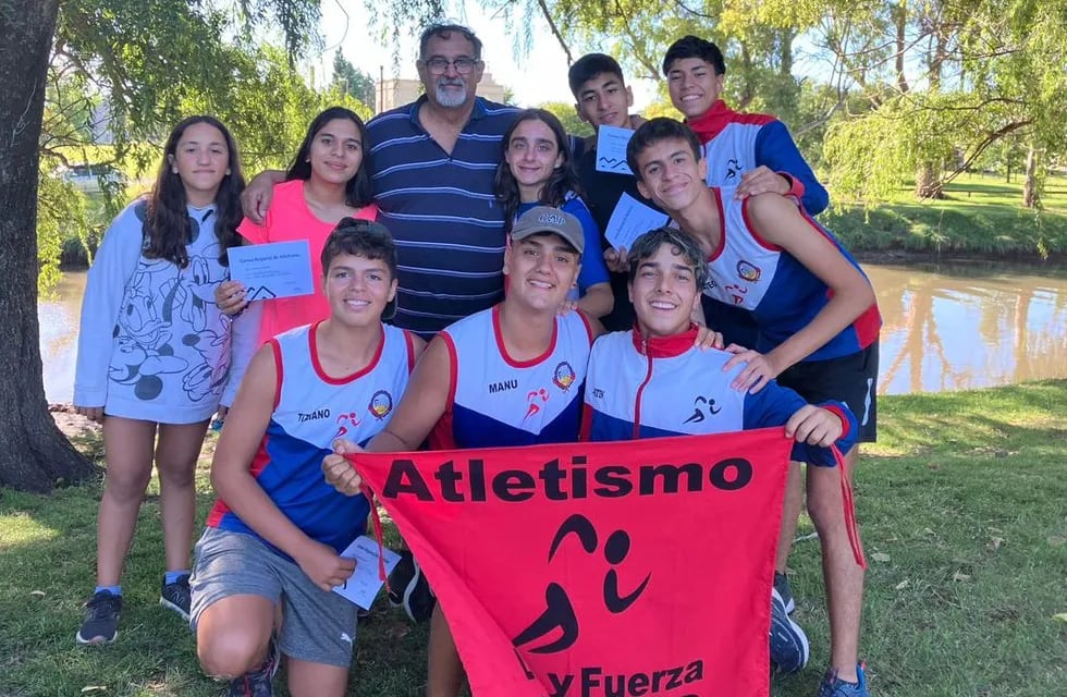 El equipo de Atletismo de Luz y Fuerza cosechó 16 medallas en el torneo de Pista y Campo de Azul.
