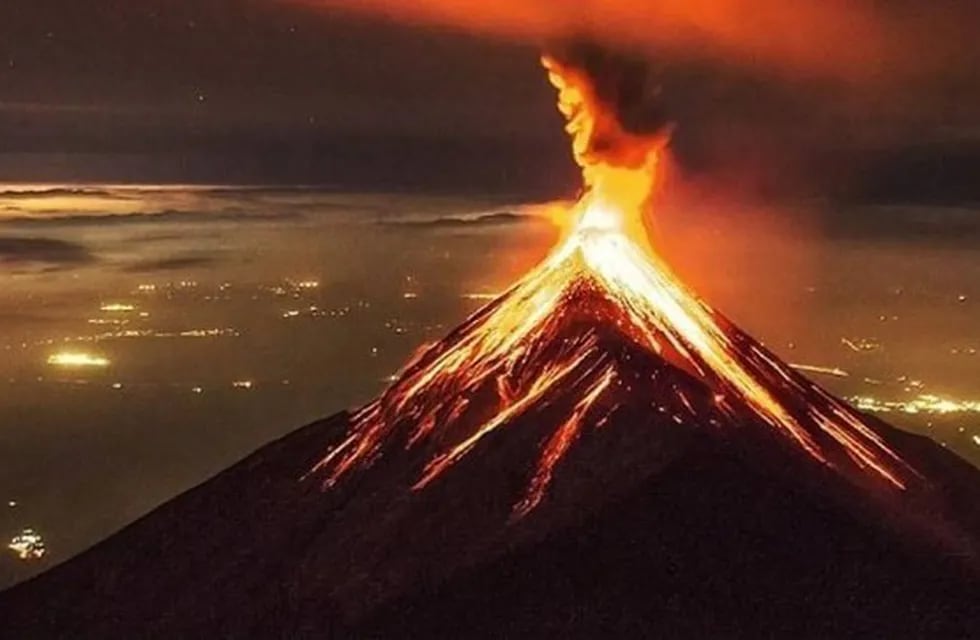 El volcán Reventador ofreció una erupción impactante en diciembre.