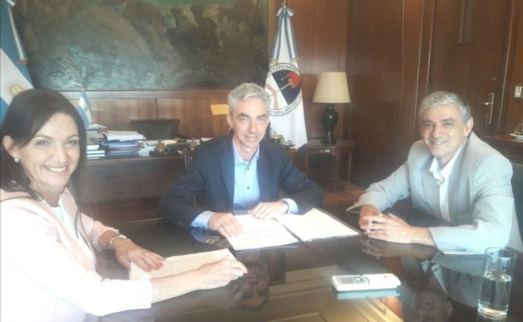 El ministro de Transporte de la Nación, Mario Meoni, recibió al diputado José Luis Martiarena.