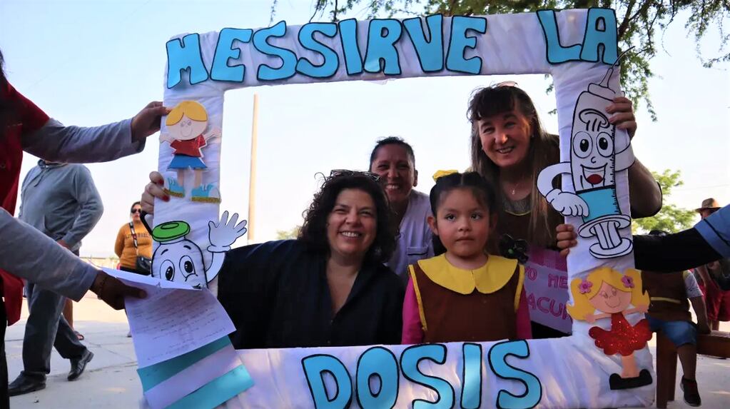 A comienzos de noviembre la ministra de Salud de la Nación, Carla Vizzotti, visitó Jujuy y felicitó a las autoridades locales “por la campaña de vacunación encarada por la provincia”.