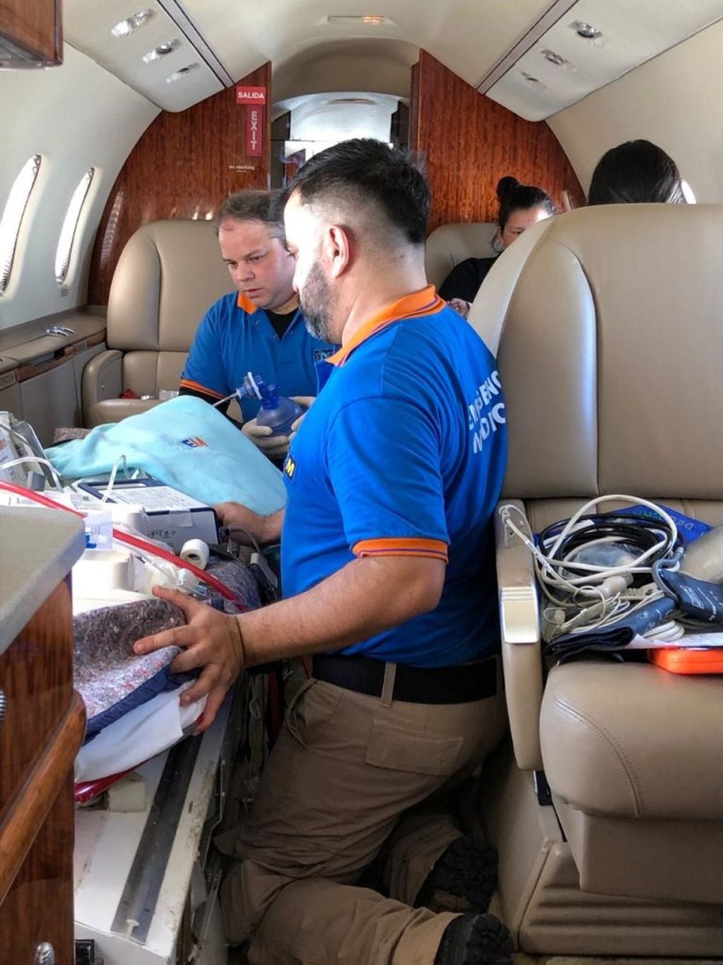 Pilotos y médicos experimentados prestaron servicio ayer para salvar las vidas de tres pacientes (Vía Resistencia).