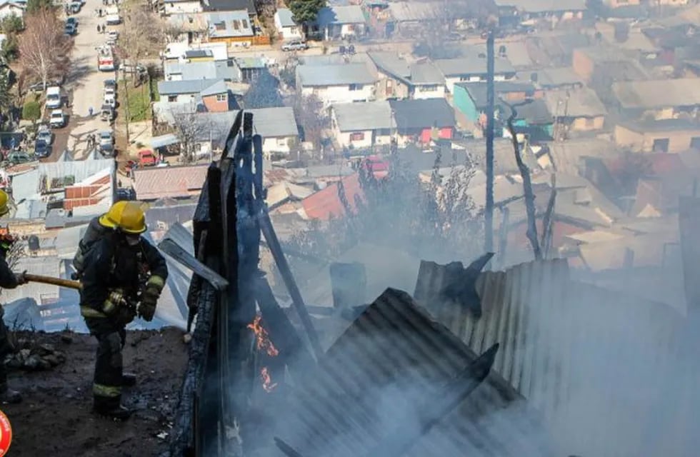 Incendio en San Martín de los Andes: más de 20 personas se quedaron sin hogar (Gentileza)