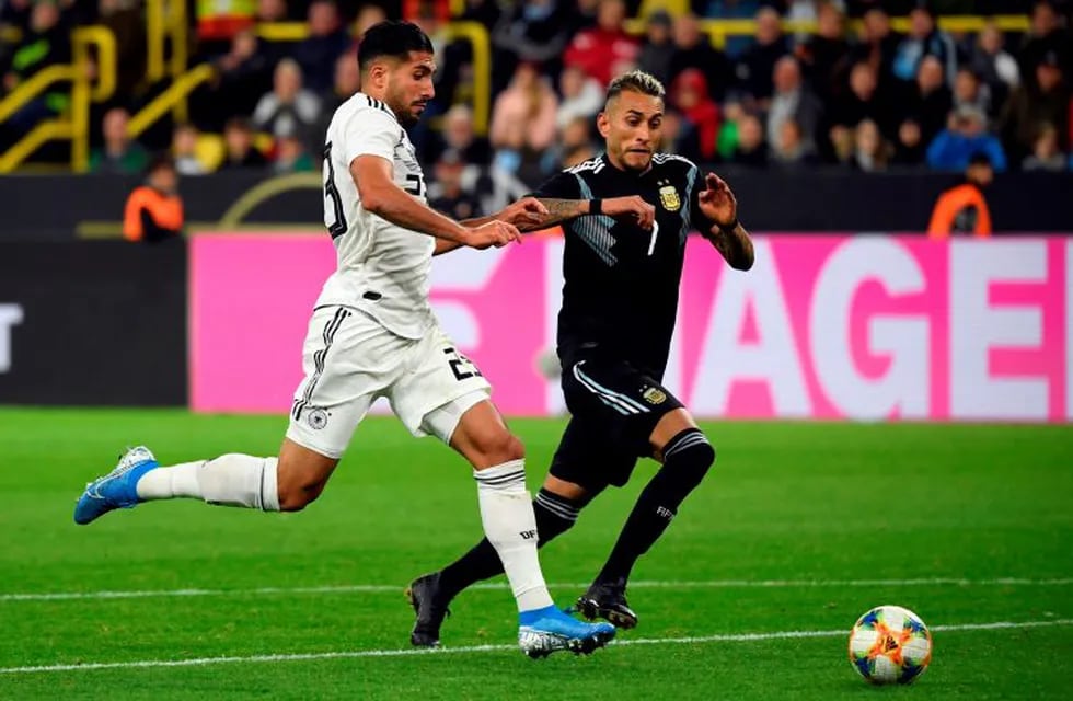 Germany's midfielder Emre Can and Argentina's Roberto Pereyra (R) vie for the ball during the friendly football match Germnay v Argentina at the Signal-Iduna Park in Dortmund, western Germany on October 9, 2019. (Photo by Ina FASSBENDER / AFP)
