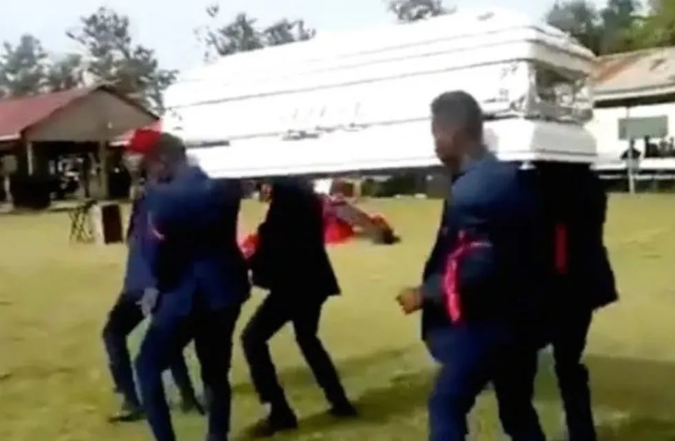 Un grupo de bailarines protagonizó un momento inesperado en un funeral.