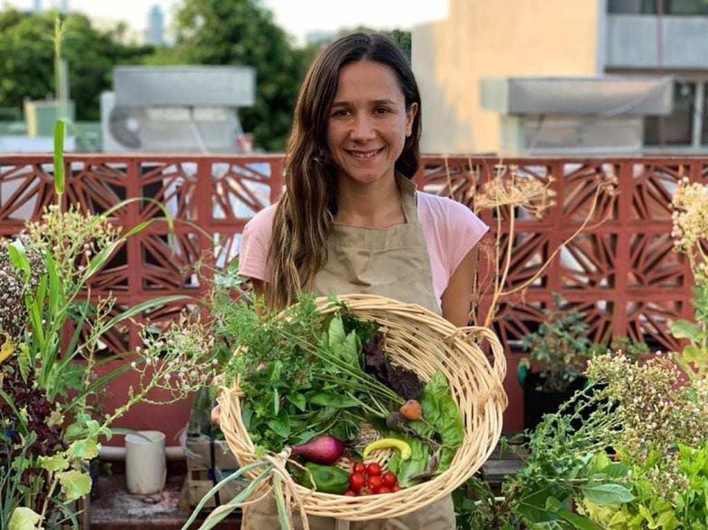 Florencia Gallino es fundadora de Sitopia Argentina, dicta cursos sobre el tema y trabaja con huertas y compost. (Instagram/@sitopia.ar)