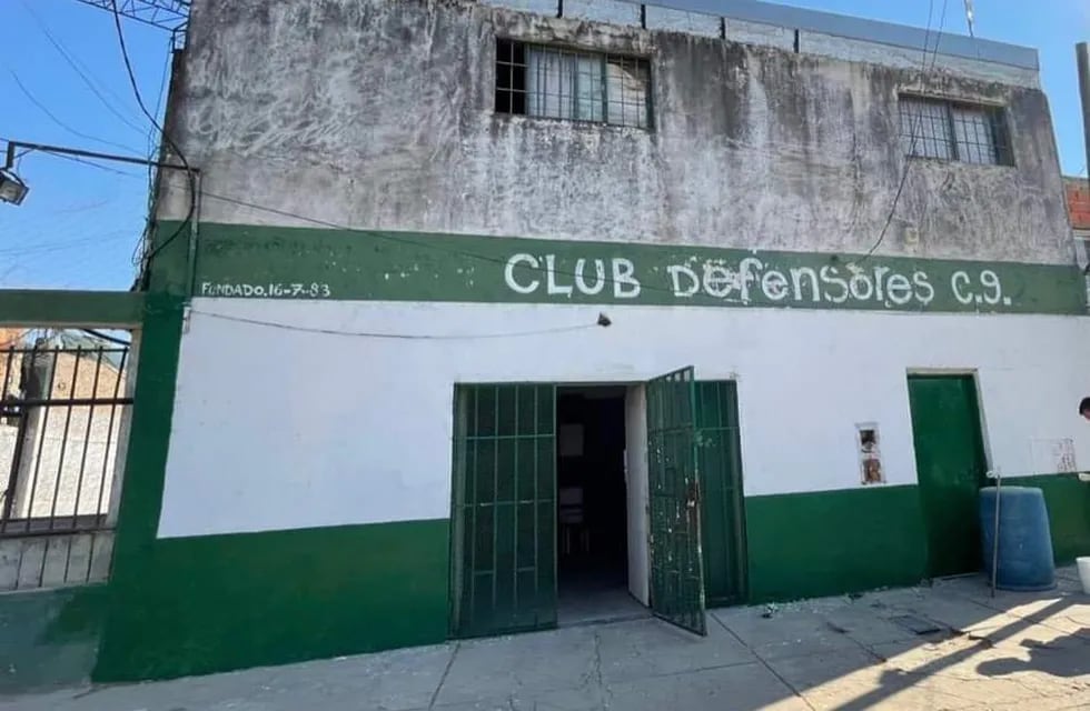 Jóvenes por Pérez pintaron la fachada del Club Defensores de Cabín 9 (Facebook Jóvenes por Pérez)