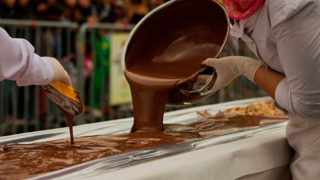 La Fiesta Nacional del Chocolate 2023 preparará una barra de chocolate aún más larga, de 215 metros.