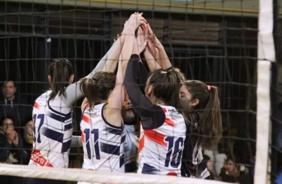 Regatas vóley femenino lidera las posiciones del torneo Clausura A1 de Mendoza.