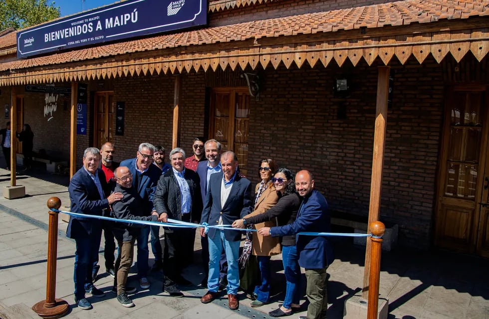 Maipú celebra el Día del Turismo con la inauguración del andén de la Estación Gutiérrez.