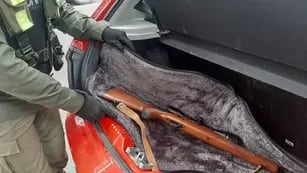 Detuvieron a tres personas que trasladaban un arma y municiones en San Carlos