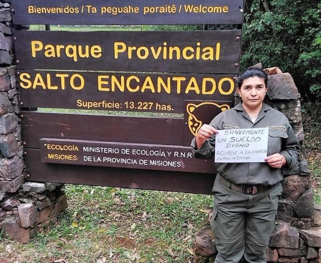 Guardaparques realizan protesta en el Parque Provincial Saltos de Moconá.