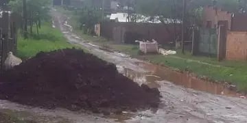 Tras las lluvias se registraron complicaciones para circular por calles terradas de Puerto Iguazú