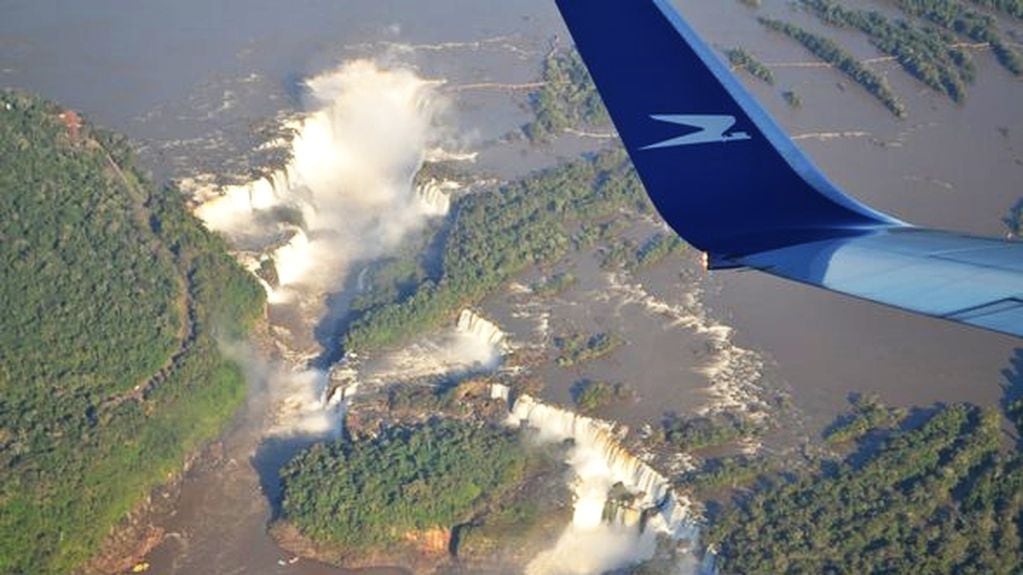 Confirman que a partir de noviembre habilitarán nuevos vuelos que conectarán a Puerto Iguazú con provincias del norte del país.