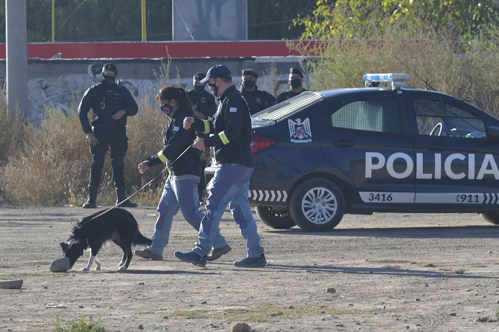 Siguen los  rastrillajes buscando a la joven desaparecida Abigail Carniel, en el predio de la cancha de Jorge Newbery en Las Heras.