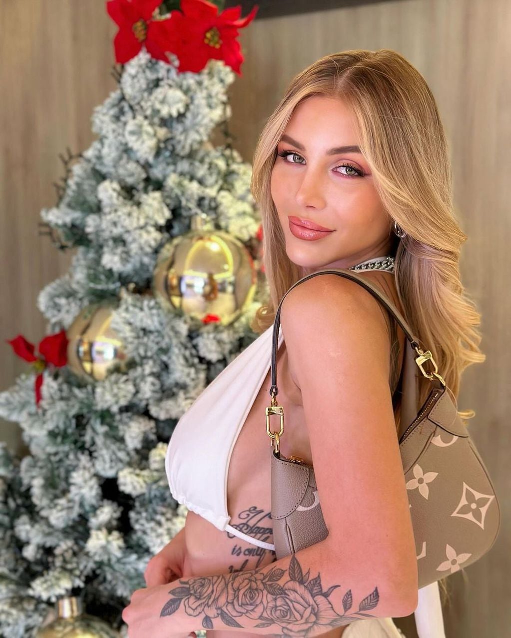 Romina Malaspina paralizó la Navidad con un look ultra sensual