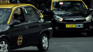 Taxis en Rosario: acuerdan un nuevo aumento de tarifa ¿Cuánto costará viajar en taxi y remís?