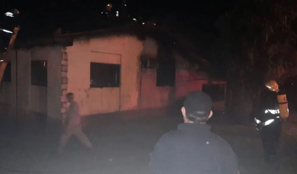Violencia en Montecarlo: tras una discusión, un hombre incendió la vivienda de su pareja.