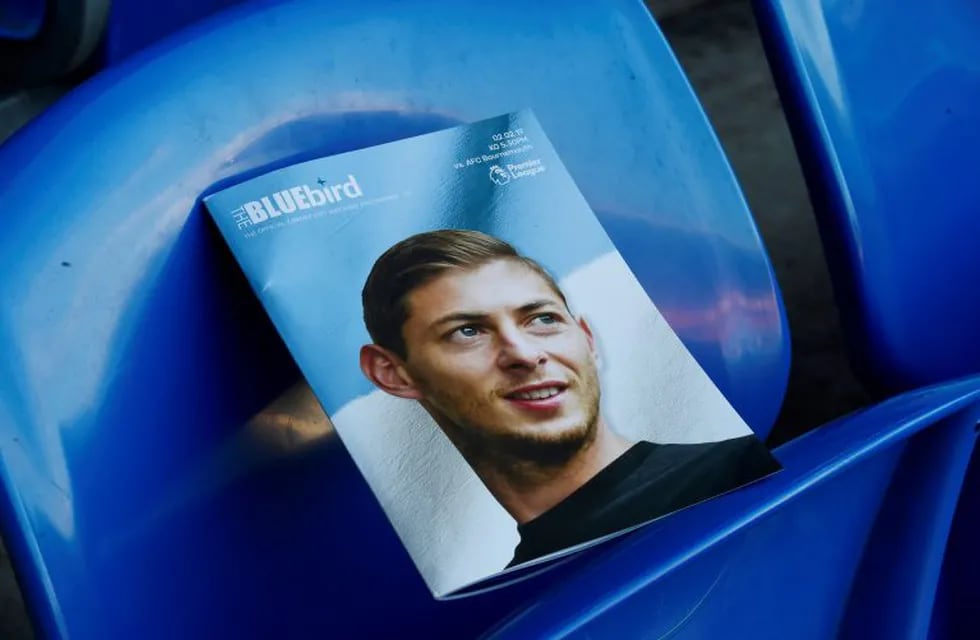 homenaje al futbolista argentino fallecido en un accidente aereo\r\n\r\nSoccer Football - Premier League - Cardiff City v AFC Bournemouth - Cardiff City Stadium, Cardiff, Britain - February 2, 2019  General view of the front cover of the match day programme paying tribute to Emiliano Sala before the match   REUTERS/Rebecca Naden  EDITORIAL USE ONLY. No use with unauthorized audio, video, data, fixture lists, club/league logos or \