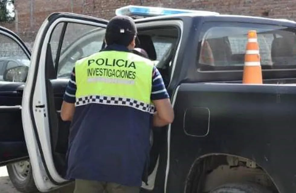Dos sujetos vendían drogas durante una manifestación y fueron detenidos. (Web)