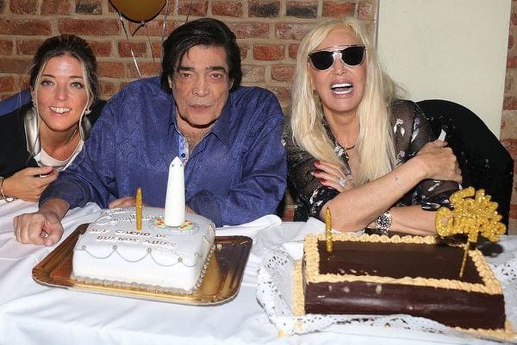 Cacho Castaña celebró su cumpleaños junto a su esposa, Mariela y a sus amigos famosos