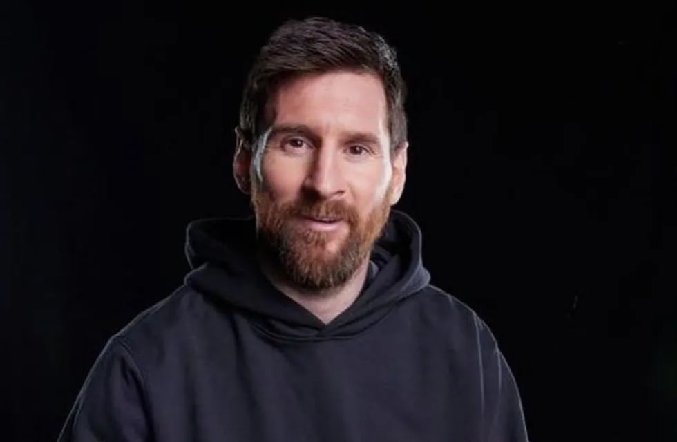 Leo Messi llegó a la Argentina con un costoso look.