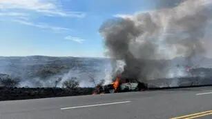 Se prendió fuego un auto en las Altas Cumbres y provocó un incendio