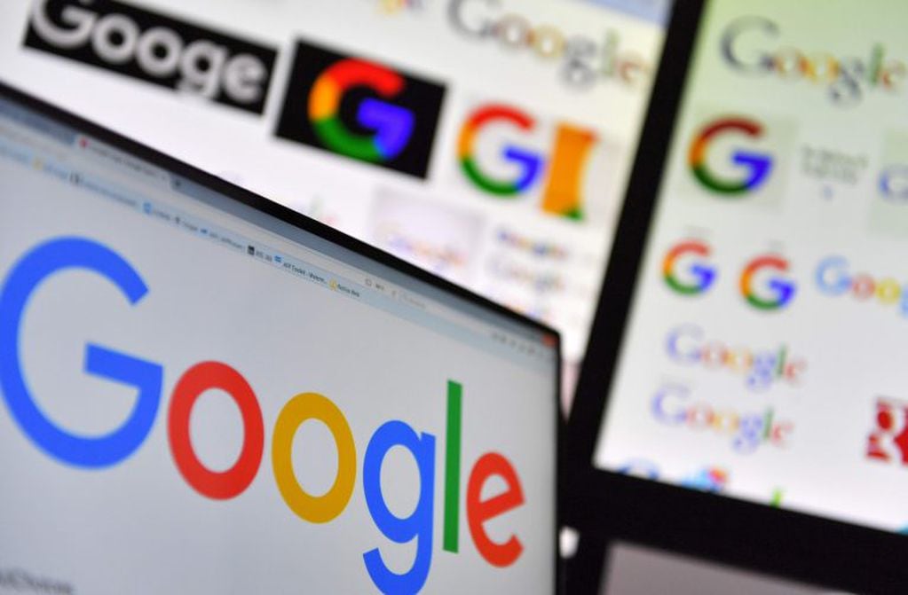 Google y Facebook se convirtieron en los intermediarios entre los medios y la audiencia (AFP)