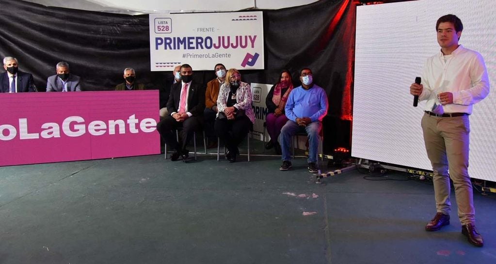 Jeremías Tóffolo (derecha) presentó la plataforma "Jujuy Unida", a partir de la cual se articula el proyecto de ley impulsado por el bloque de diputados Primero Jujuy.