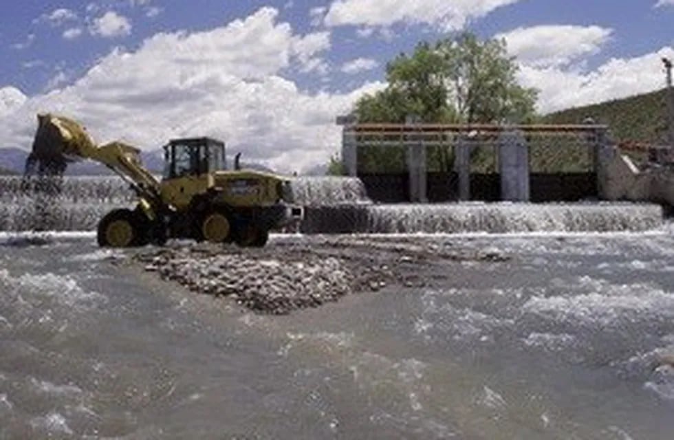 Modernización de riego Las Tunas, Mendoza, obra a cargo de la empresa Ceosa.