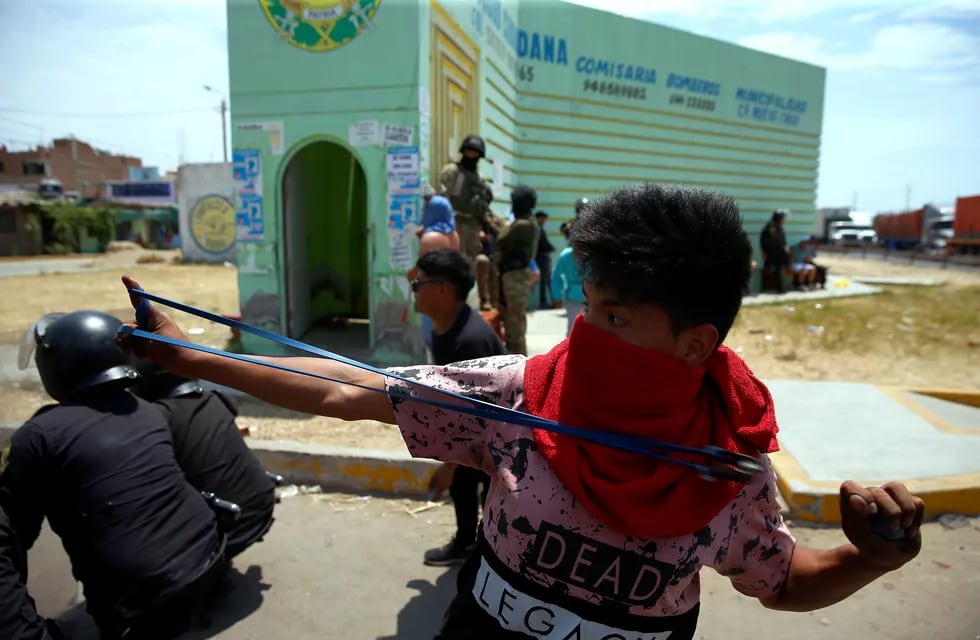 Violencia en Chao, Perú, este jueves. (AP/Hugo Curotto)