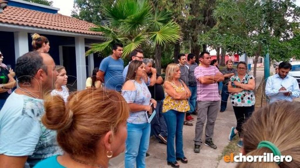 La asamblea se realizó frente a la Municipalidad de Fraga, en San Luis.