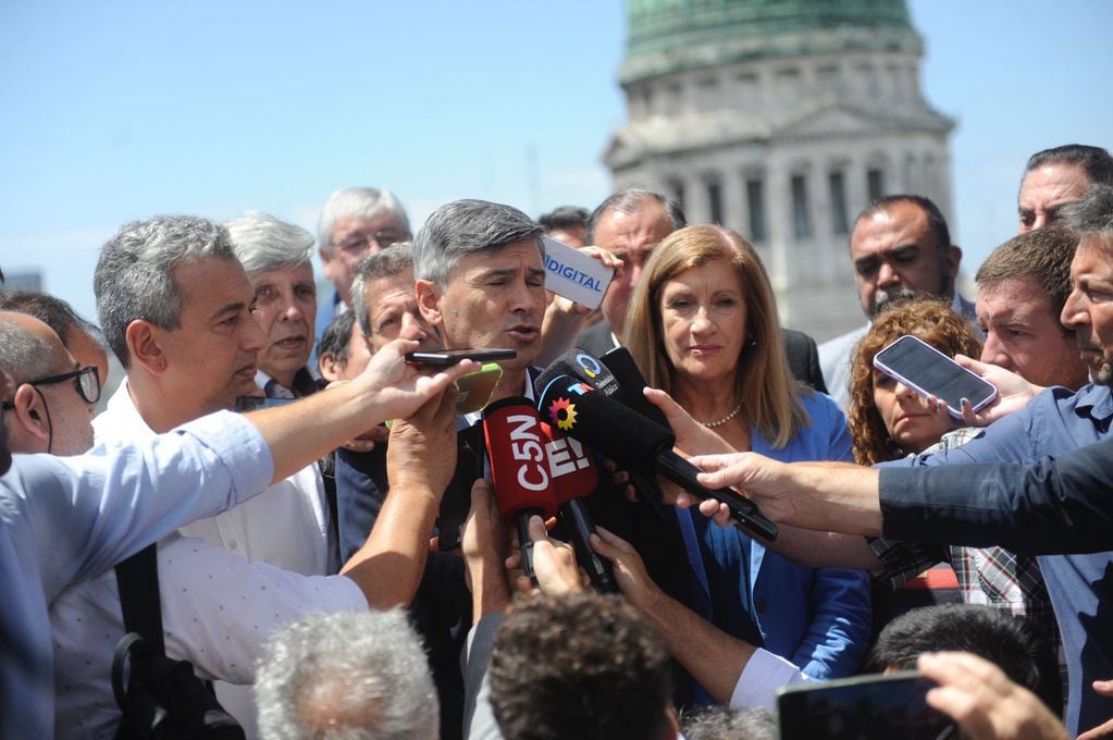 El intendente de Córdoba Daniel Passerini se reunió en Buenos Aires con otros intendentes para tratar el tema del recorte a los subsidios al transporte.  (Federico López Claro)