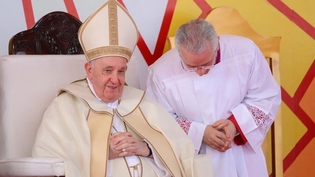 El Papa Francisco mejora favorablemente desde su internación. 