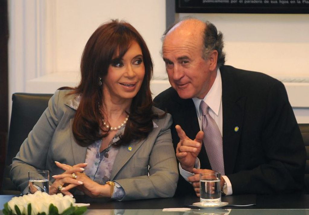 Cristina Fernández y Oscar Parrilli fueron señalados por el gobernador Morales como quienes ordenaron presentar el proyecto para intervenir el Poder Judicial de Jujuy. (Archivo)