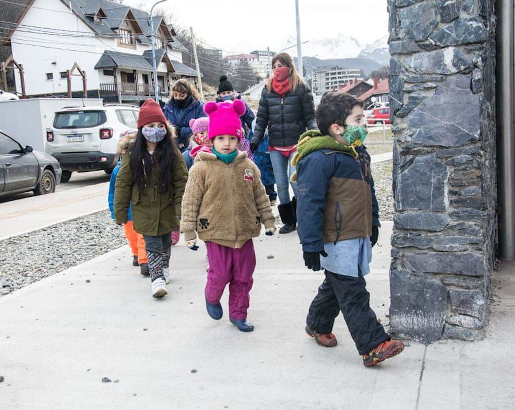 Niños del jardín “Trencito Nevado” visitaron la calesita