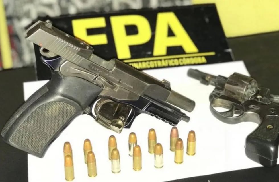 En el operativo realizado por la FPA en Villa El Libertador, apareció una de las armas robadas a la Policía.