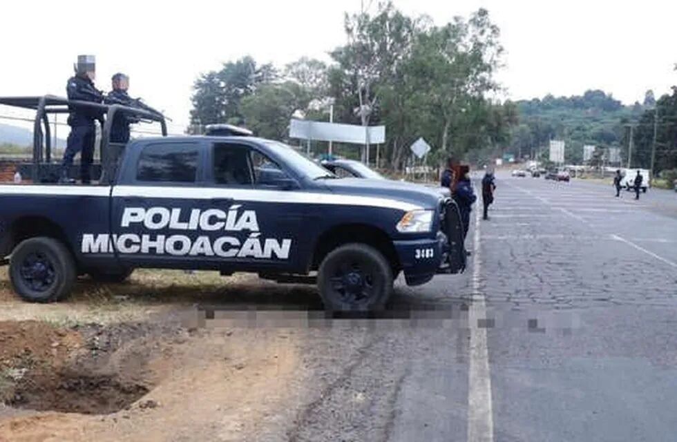 Encuentran cuerpos colgando de un puente en México (Web)