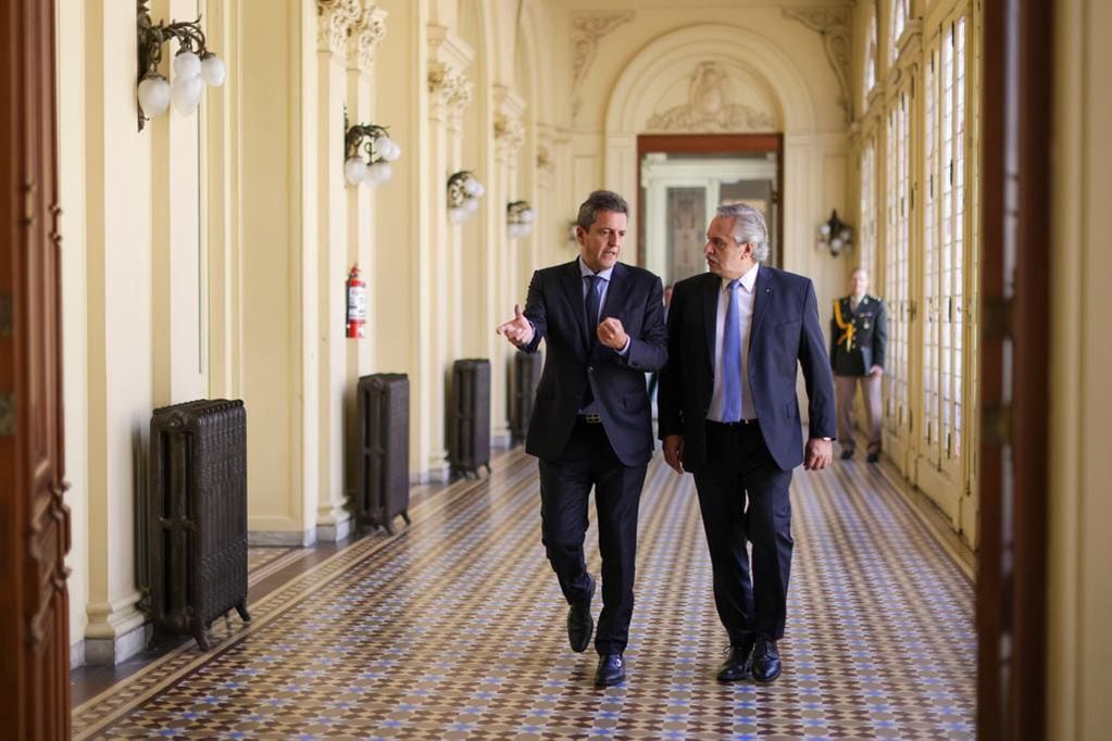 Sergio Massa y Alberto Fernández en la Casa Rosada. Ahora, las decisiones económicas estarán bajo el nuevo "superministro". 