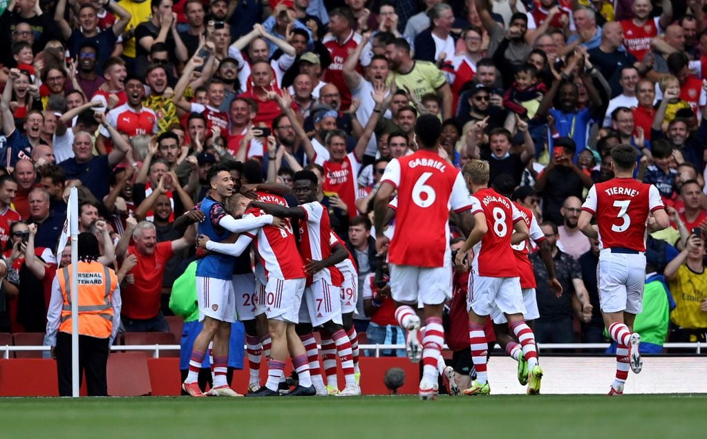 Arsenal ganó su primer partido en la Premier League ante Norwich.