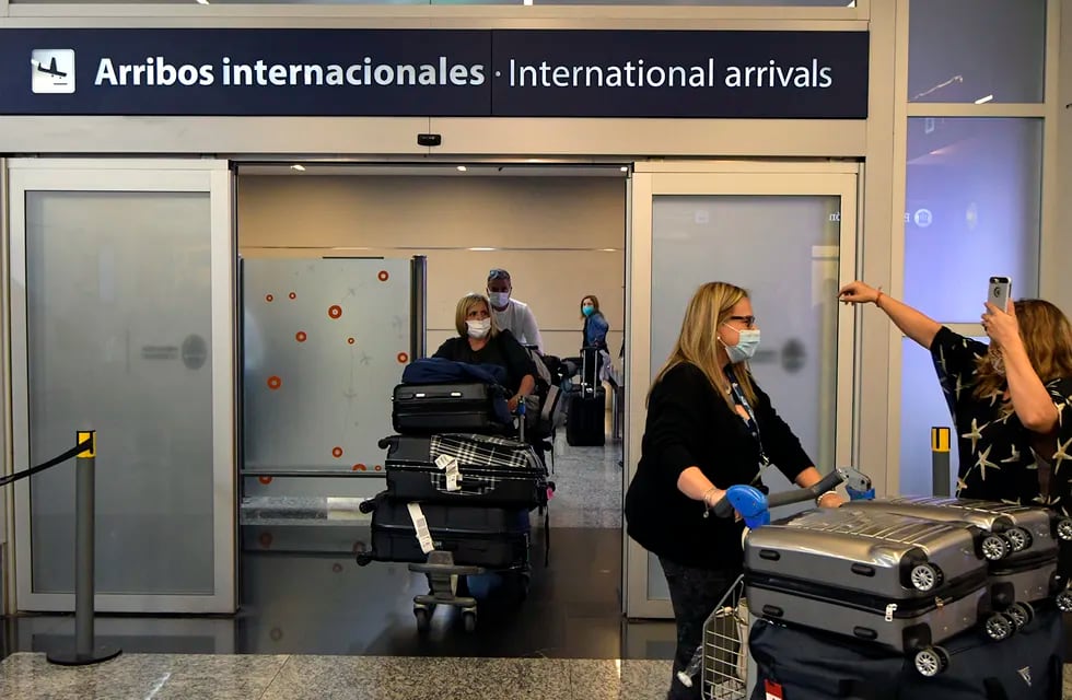 Omicron en Argentina
Las cinco variantes del virus del SRAS-COV-2 han sido identificadas en las Américas, incluida Omicron
Aeropuerto Internacional Gabrielli de Mendoza esta mañana.
Foto: Orlando Pelichotti