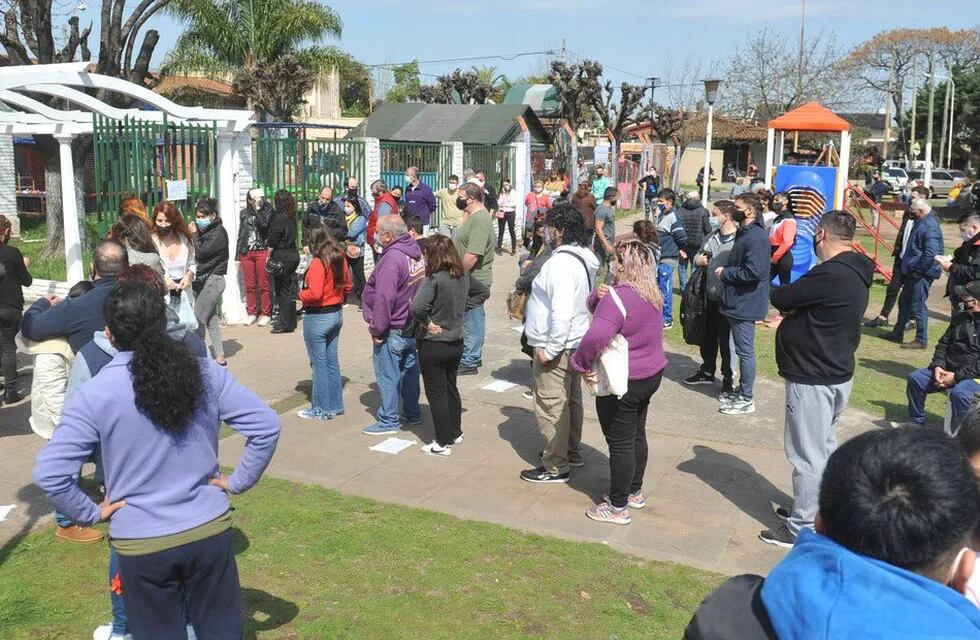 Las quejas de la gente por las demoras y amontonamientos en las PASO 2021.