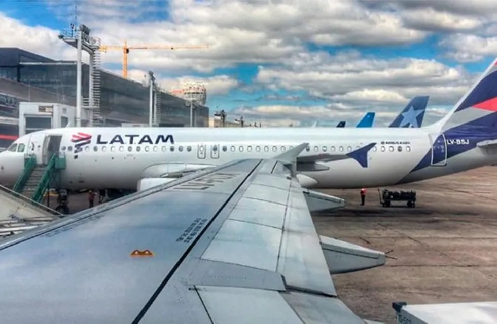Dos vuelos que unían Buenos Aires con Tucumán fueron cancelados por Latam.