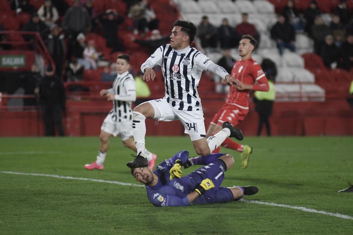 Video: Talleres derrotó a Huracán, cuando River se ponía el traje de ...