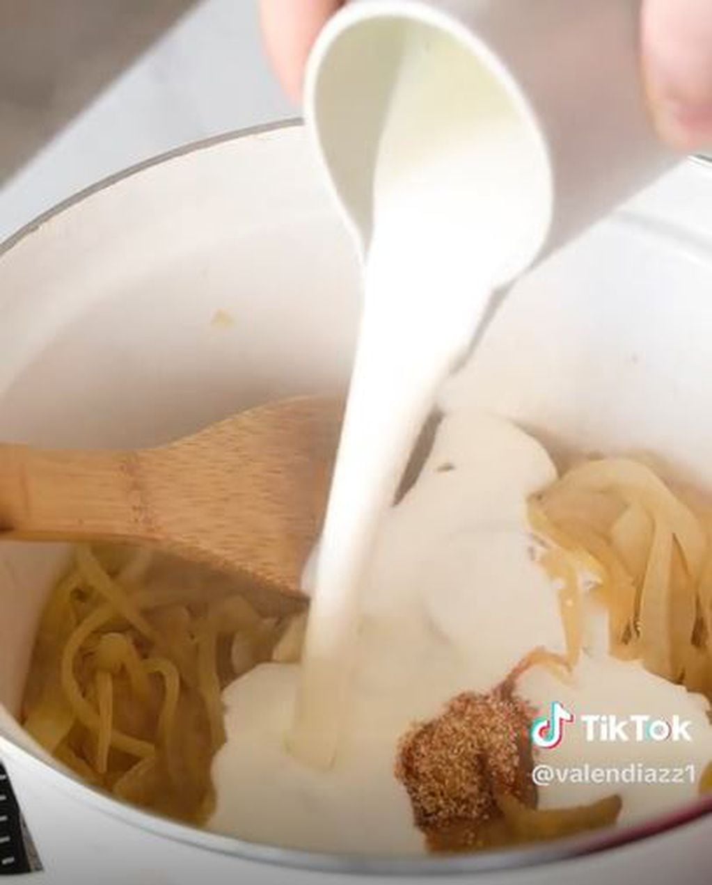 Receta fácil y rápida: cómo preparar pasta con cebolla caramelizada en simples pasos y con pocos ingredientes