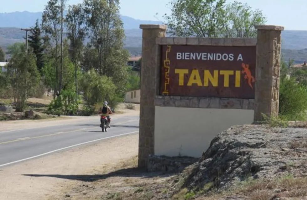 El ingreso a la ciudad de Tanti, en el Valle de Punilla.