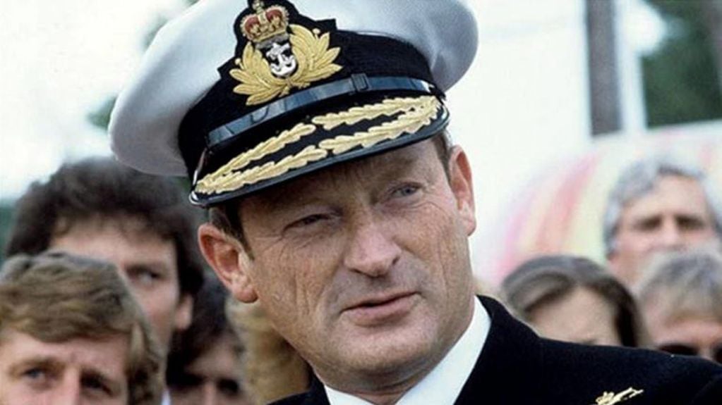 EL Almirante John Sandy Woodward fue duramente criticado por la perdida del Sheffield.