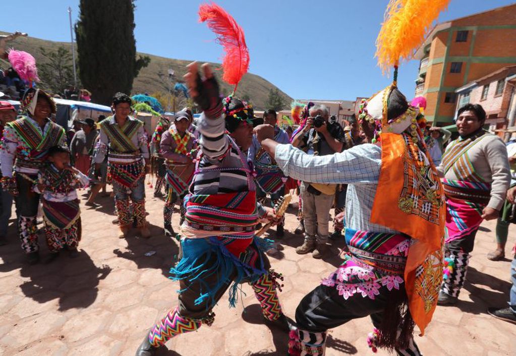 El día en que se celebra el tinku o encuentro de Macha es el día más turístico en el pueblo, para presenciar una tradición que se remonta a antes de los incas. EFE/Martin Alipaz