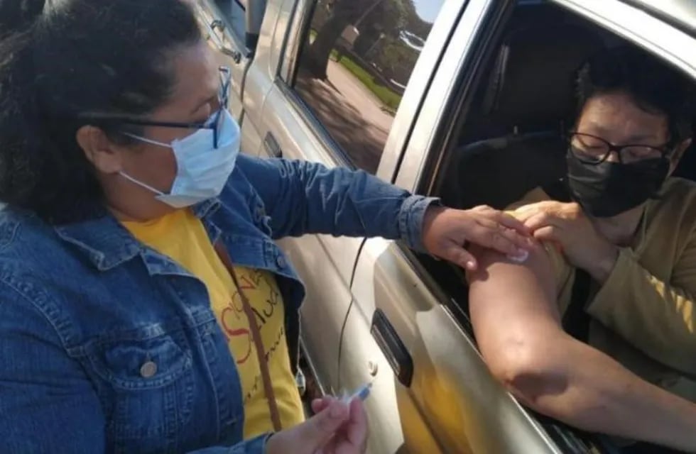 La campaña de vacunación antigripal en el auto fue un éxito en Puerto Iguazú