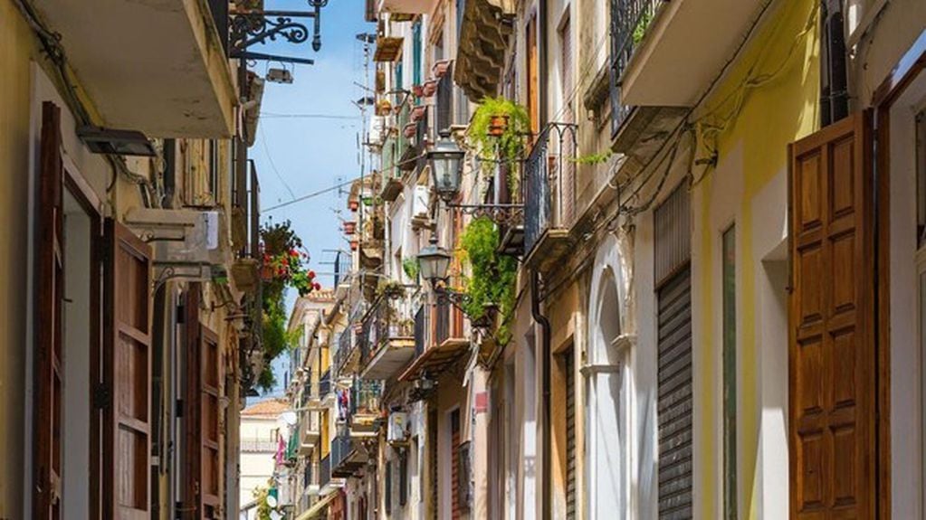 Ubicada en Calabria, al sur de Italia, Cinquefrondi tiene poco menos de 6.500 habitantes.